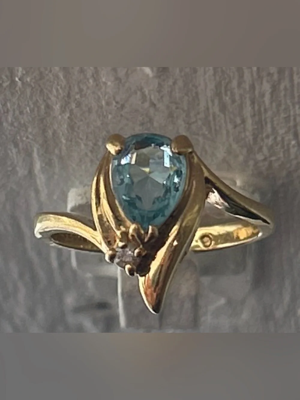 N/A elegant gold